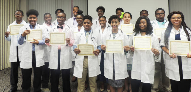 UAMS South Central, Ivy Center host white coat ceremony