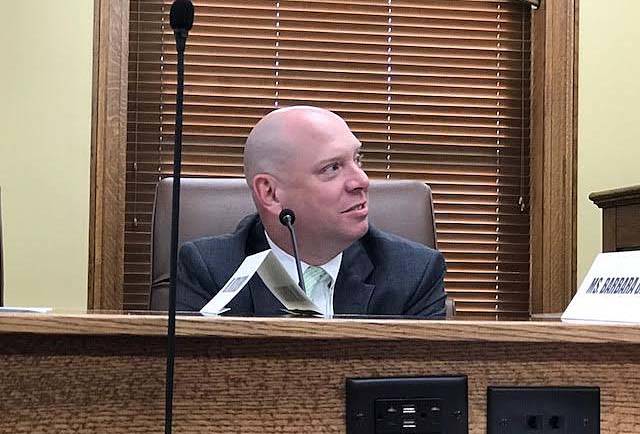 Arkansas panel OKs 2 percent raise for officials, except one