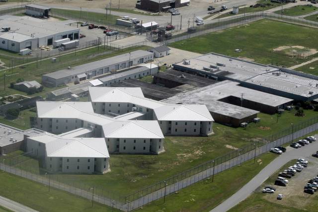 Tucker inmates snatch keys, take control of part of prison