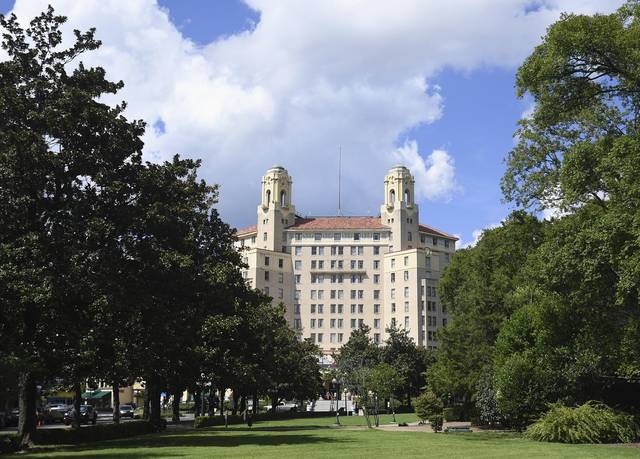 Arkansas hotel frequented by mobsters in jeopardy of closing