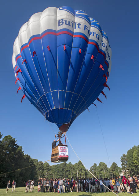 Ford hot air balloon visits Pine Bluff, dazzles