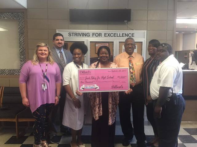Jack Robey receives prize from Dillard’s