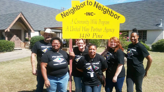 SEARK Ambassadors volunteer at Neighbor to Neighbor