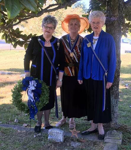 USD 1812 members dedicate graves