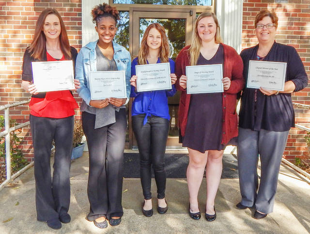 UAM nursing students, faculty receive awards