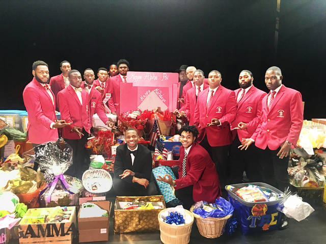 UAPB student organizations donate Thanksgiving baskets
