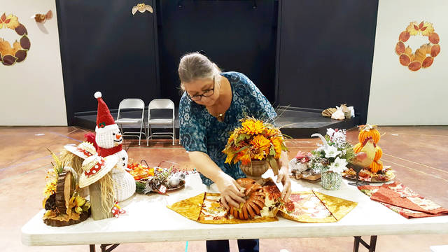 Heart-N-Hands EHC hosts program on holiday centerpieces
