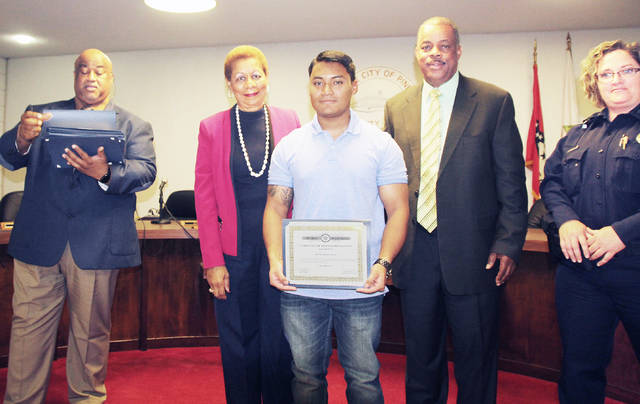 Officers involved in Saturday standoff recognized by city