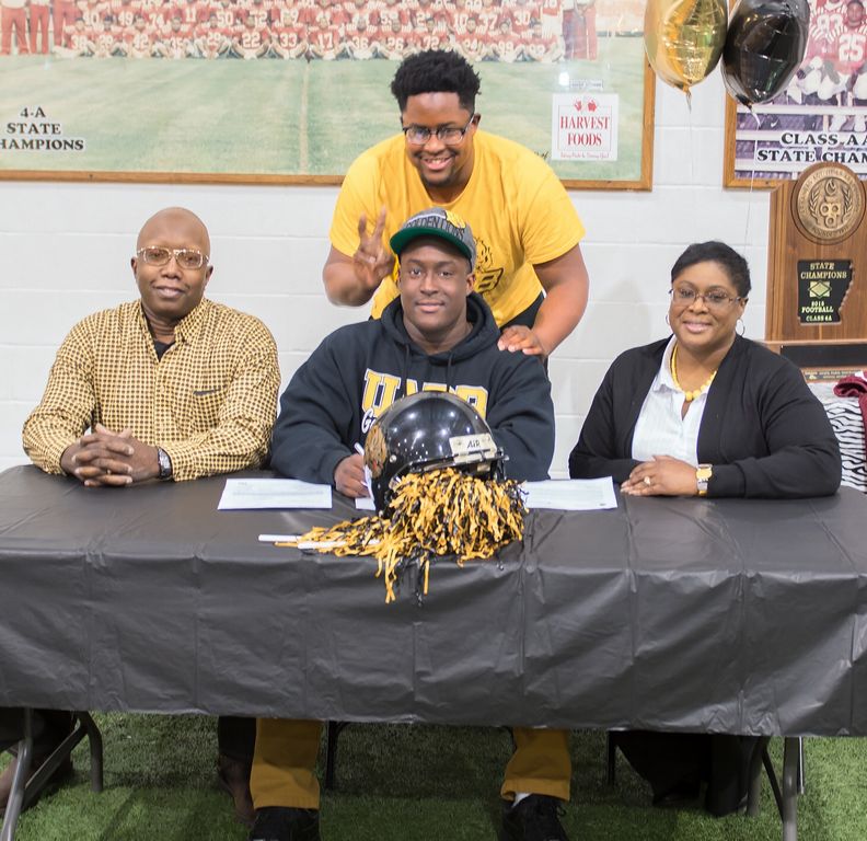Pine Bluff’s Singleton inks with UAPB