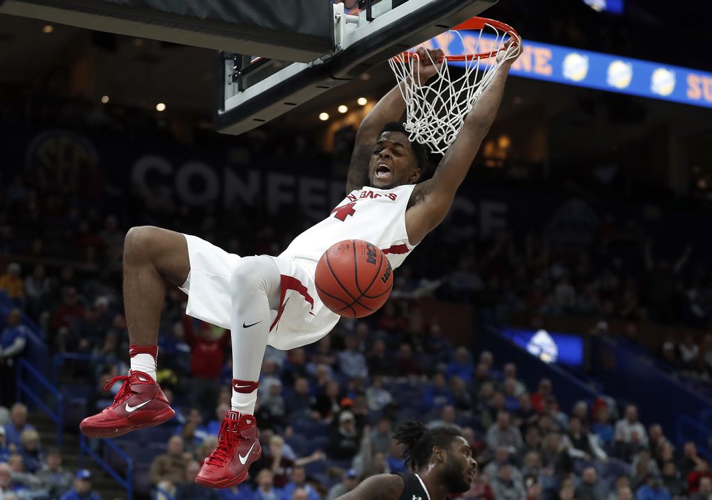Hogs advance in SEC tourney with win over SC