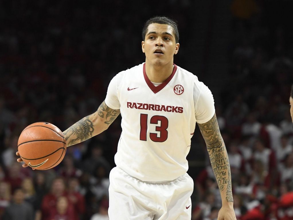 Arkansas’ Thomas kicked off team for violating team rules
