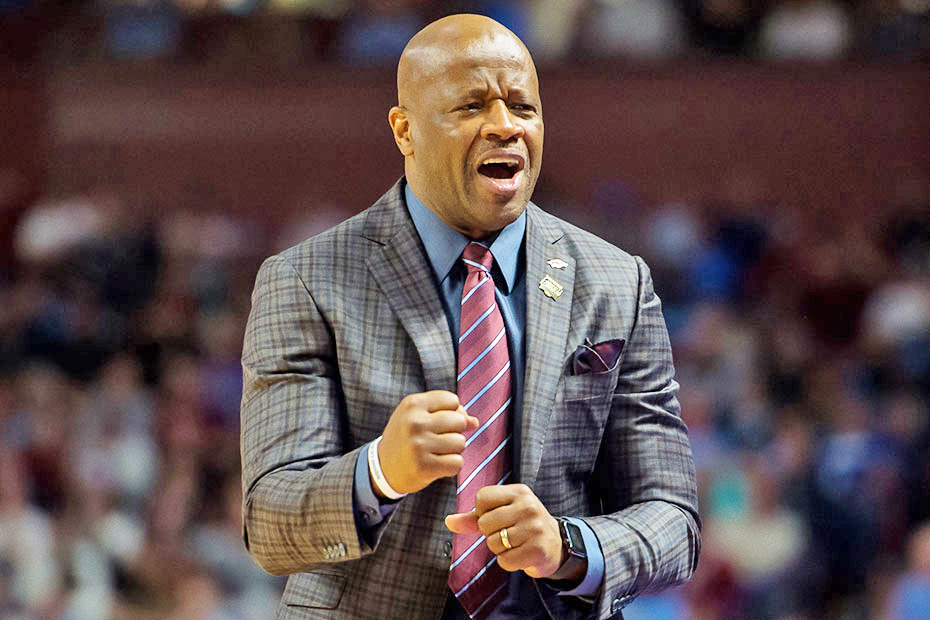 Head basketball Hog Anderson speaks in PB