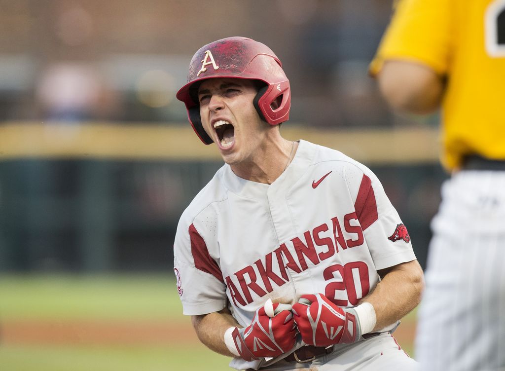 Arkansas rides big inning, Murphy to 10-2 win over S. Miss