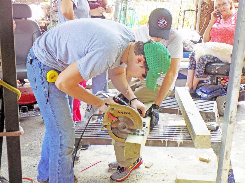 Ozark Mission Project makes home repairs, sparks relationships