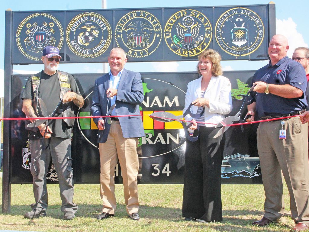 Vietnam veterans sign erected at White Hall