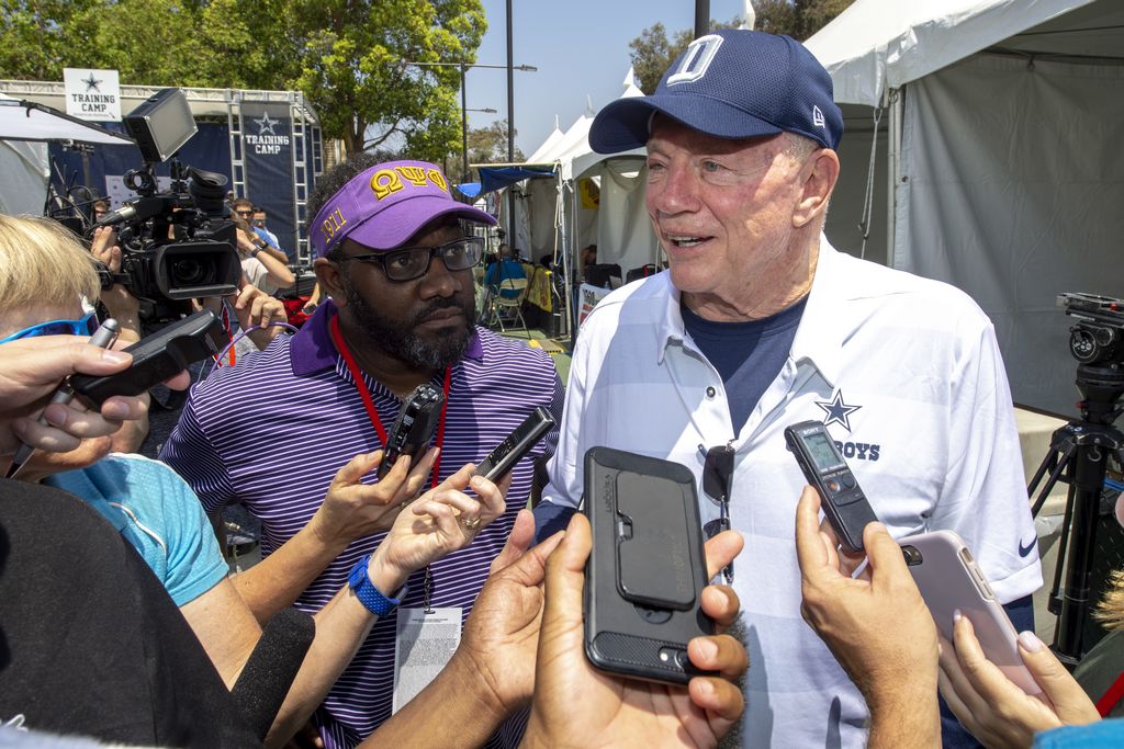 Jerry Jones: Cowboys can’t stay in locker room for anthem