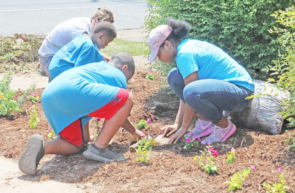 First Ward gets a makeover thanks to Freedom School kids