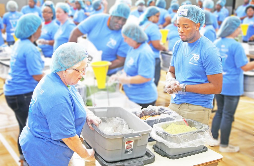 United Way volunteers pack 30,000 meals for those in need