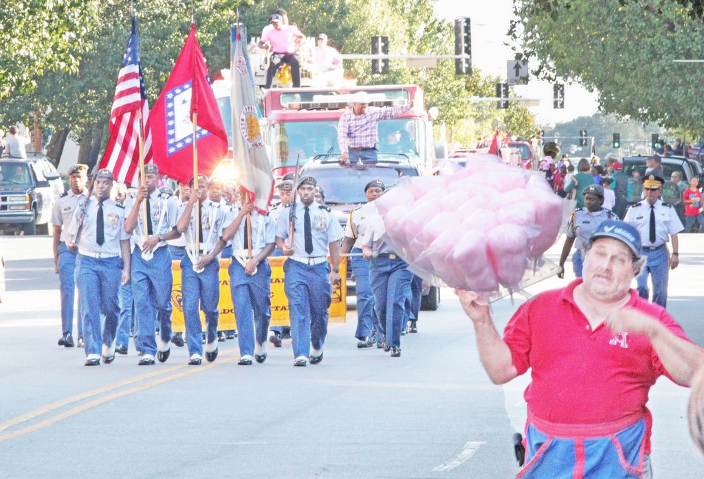 Rodeo parade draws modest crowd downtown