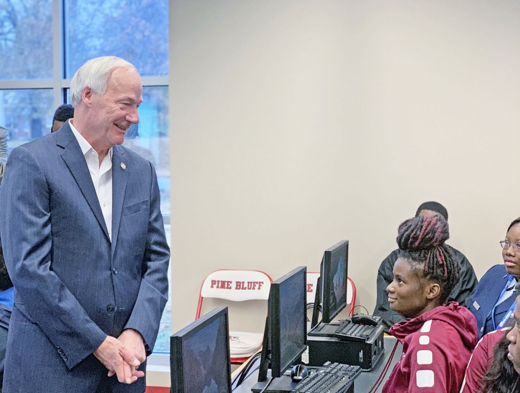 State’s top officials visit PB to talk tech with students