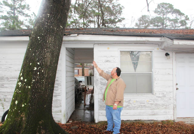 City comes together to remove tree threatening woman’s home