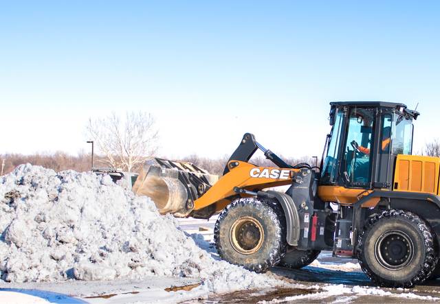 Snow storm shuts down Pine Bluff