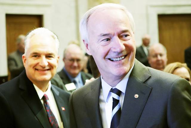 Arkansas governor backs tax cut for top earners