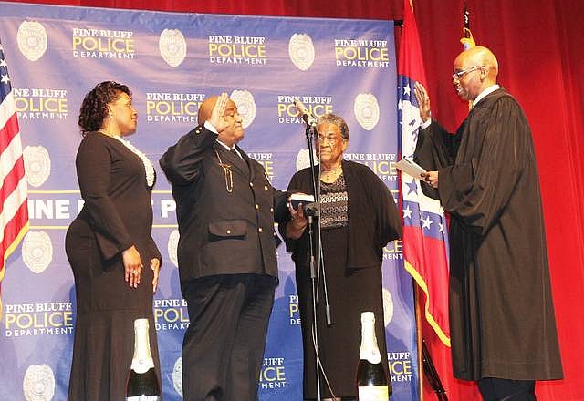 PBPD veteran Kelvin Sergeant sworn in as new chief | Northwest Arkansas