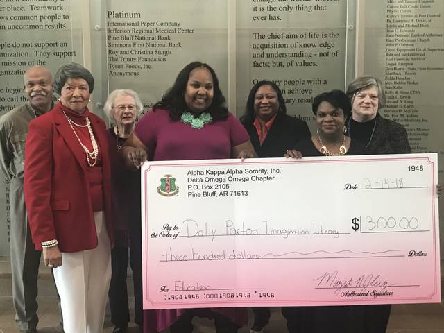 Alpha Kappa Alpha Sorority Inc. makes donation to Dolly’s library