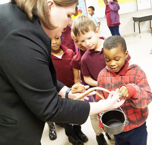 Edgewood students learn about Arkansas State Symbols