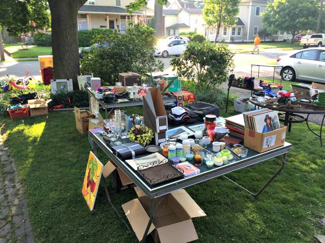 City discusses licenses for transient vendors, food trucks, yard sales