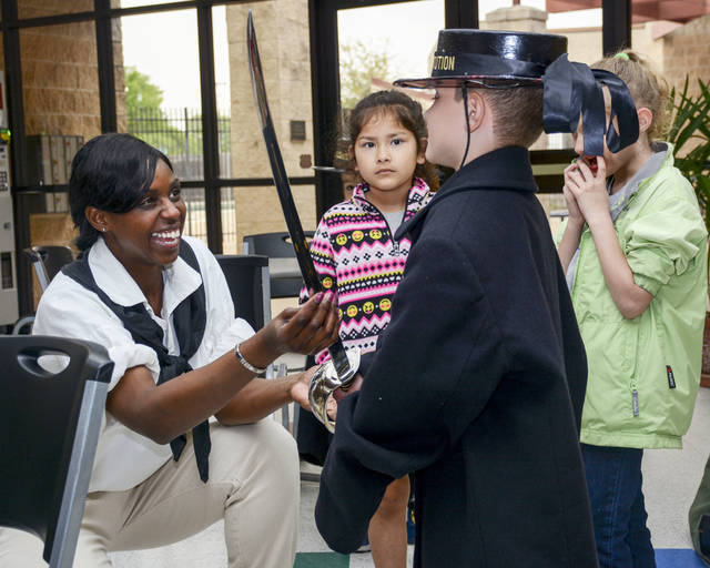Pine Bluff sailor visits children