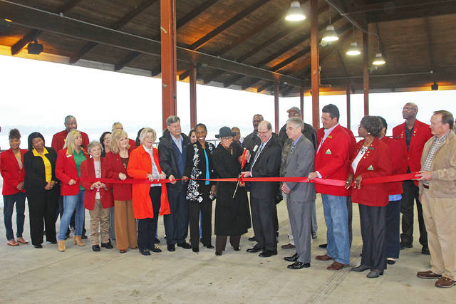 Ribbon cutting held to open Lake Saracen playground