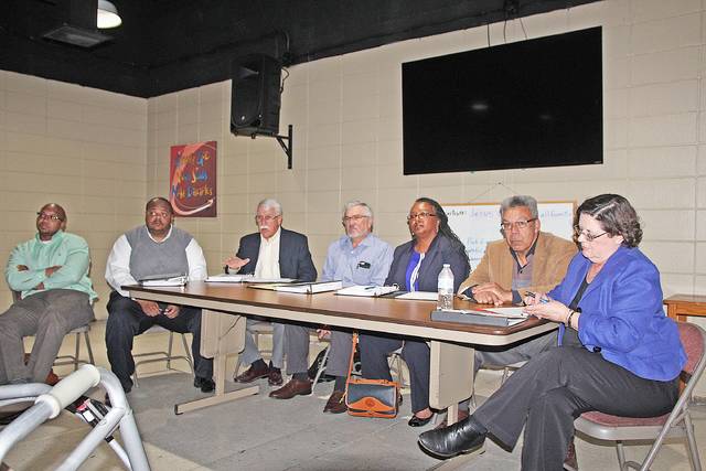 Urban renewal agency explains city plan at public meeting