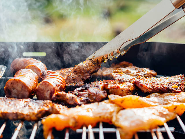 Experts offer tips to avoid foodborne illness during gatherings