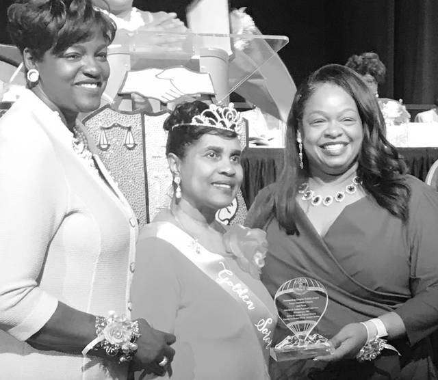 AKA presents Collins with Educational Leadership Award