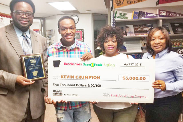 2 Pine Bluff students win Brookshire’s scholarships