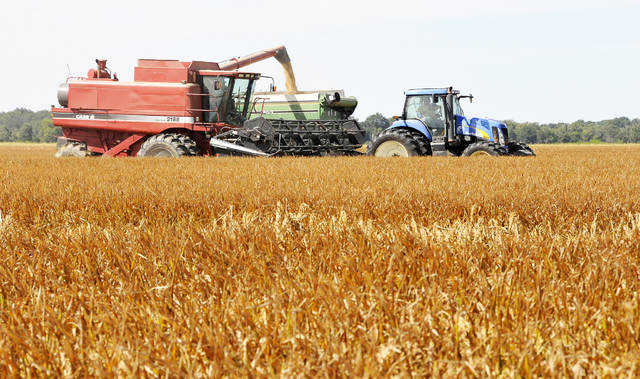 Arkansas farmers accelerate harvest ahead of forecast rain