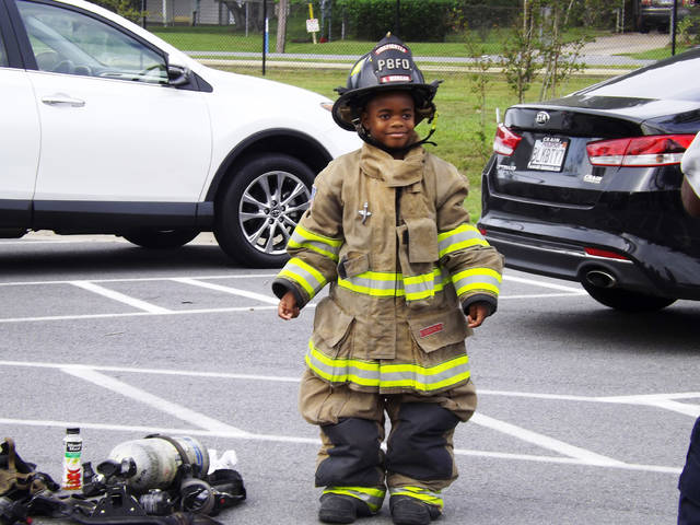 Pine Bluff firefighters teach safety program at Edgewood School