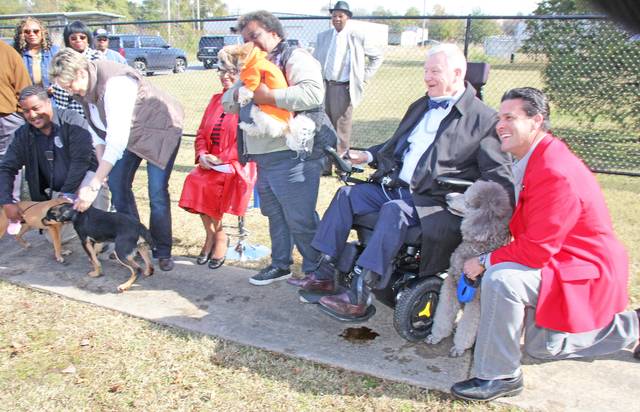 Ribbon cutting opens Irene Holcomb Bark Park