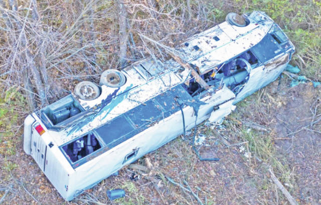 1 child dead, 45 people hurt in Arkansas charter bus crash