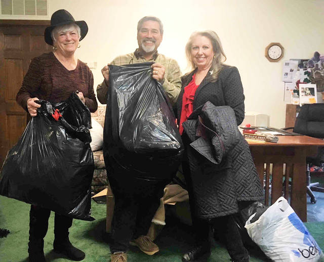 U.S.D. 1812 presents 100 coats for veterans