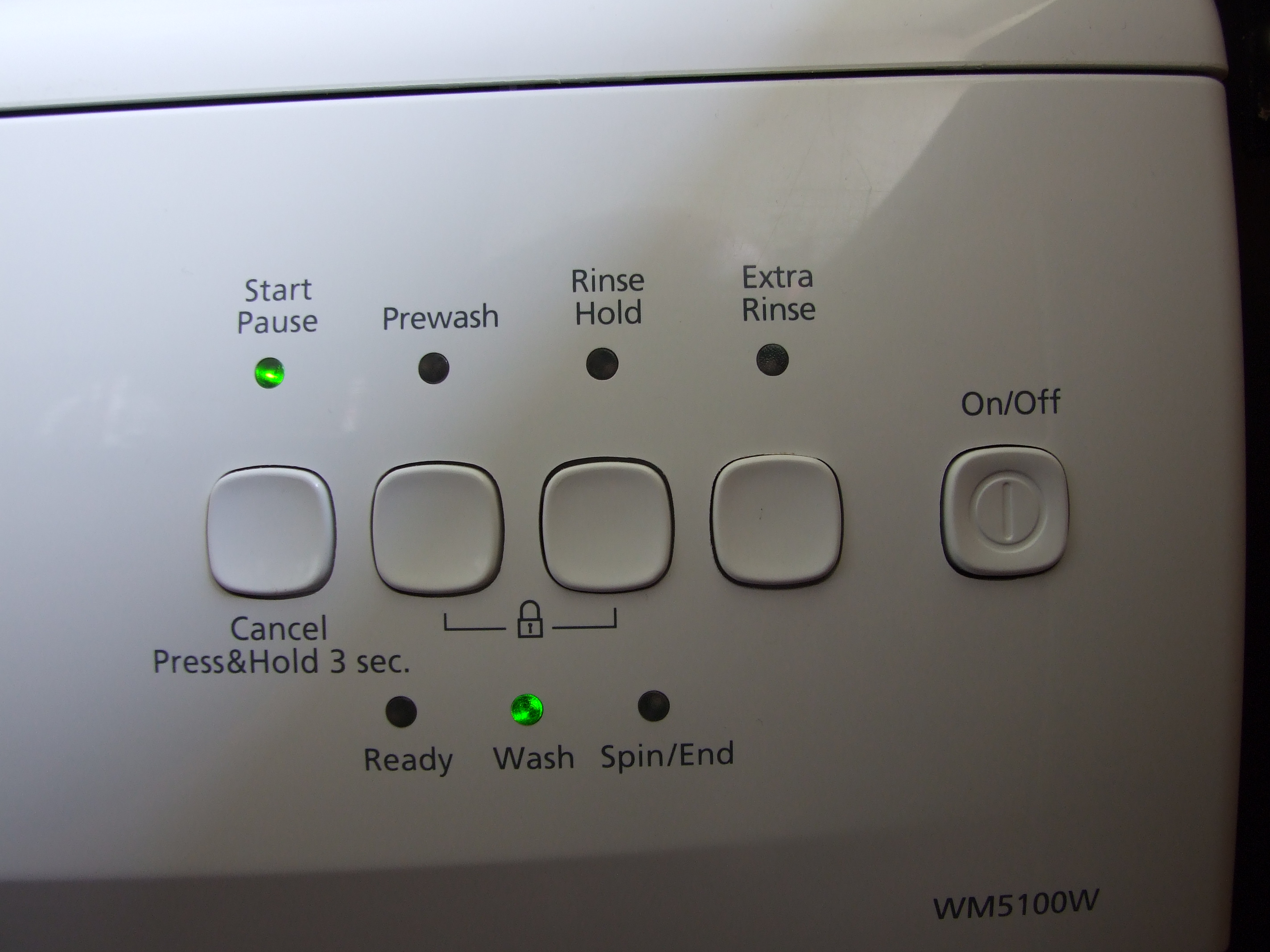 Networx: How to keep your washing machine clean: Smell, mold and germ-free