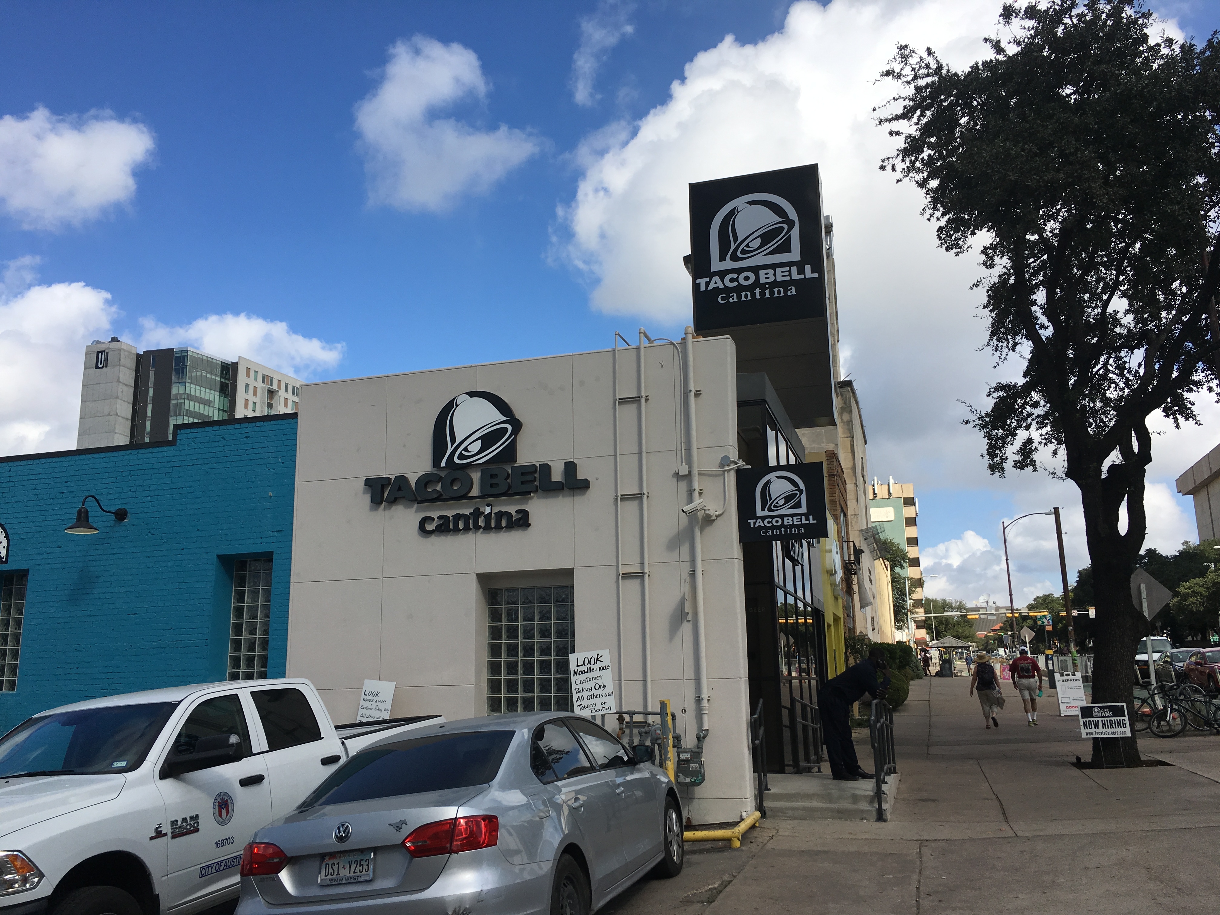 Man upset over missing hot sauce opens fire at Oklahoma Taco Bell