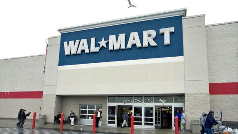 Walmart bans shopper caught sipping wine from Pringles can