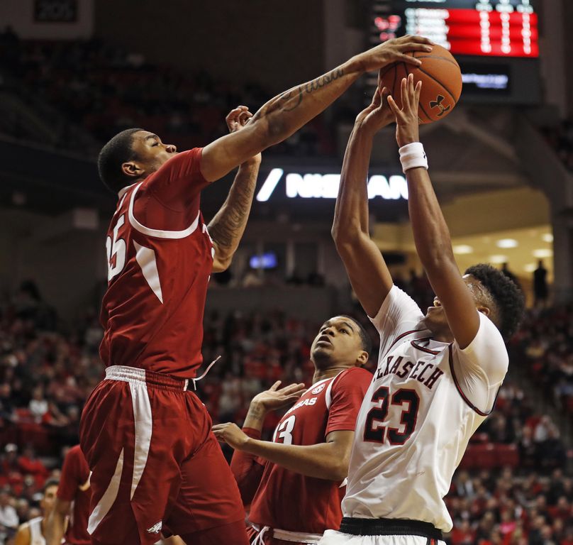 Moretti, No. 14 Texas Tech top Arkansas 67-64