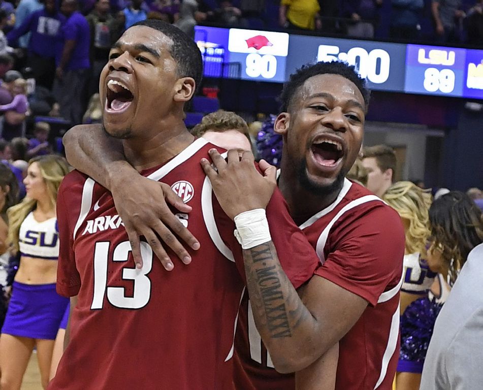 Jones hits late basket, lifts Arkansas over No. 19 LSU 90-89