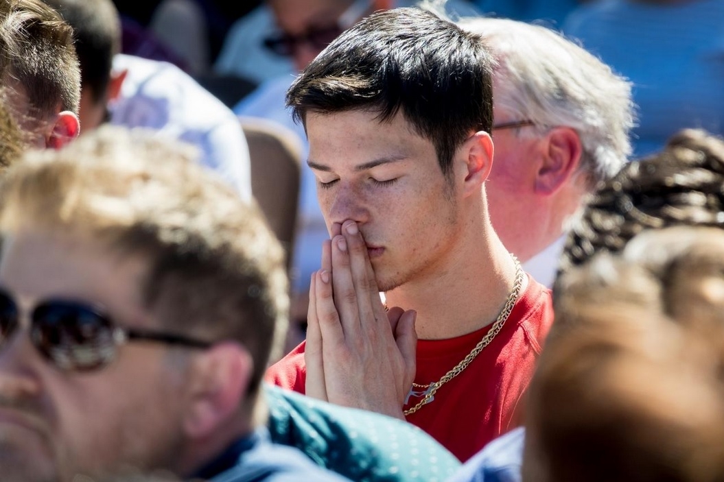 Parkland anniversary: ‘A day for peace’ as students honor dead with service projects