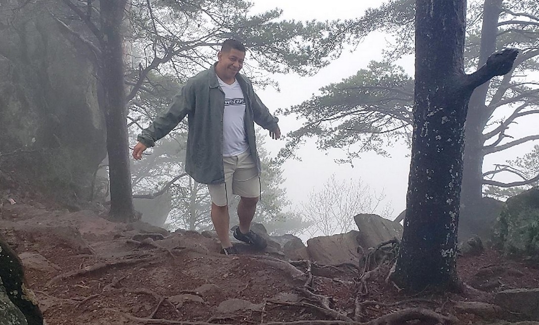 Man says boyfriend fell from N.C. mountain moments after he took photo