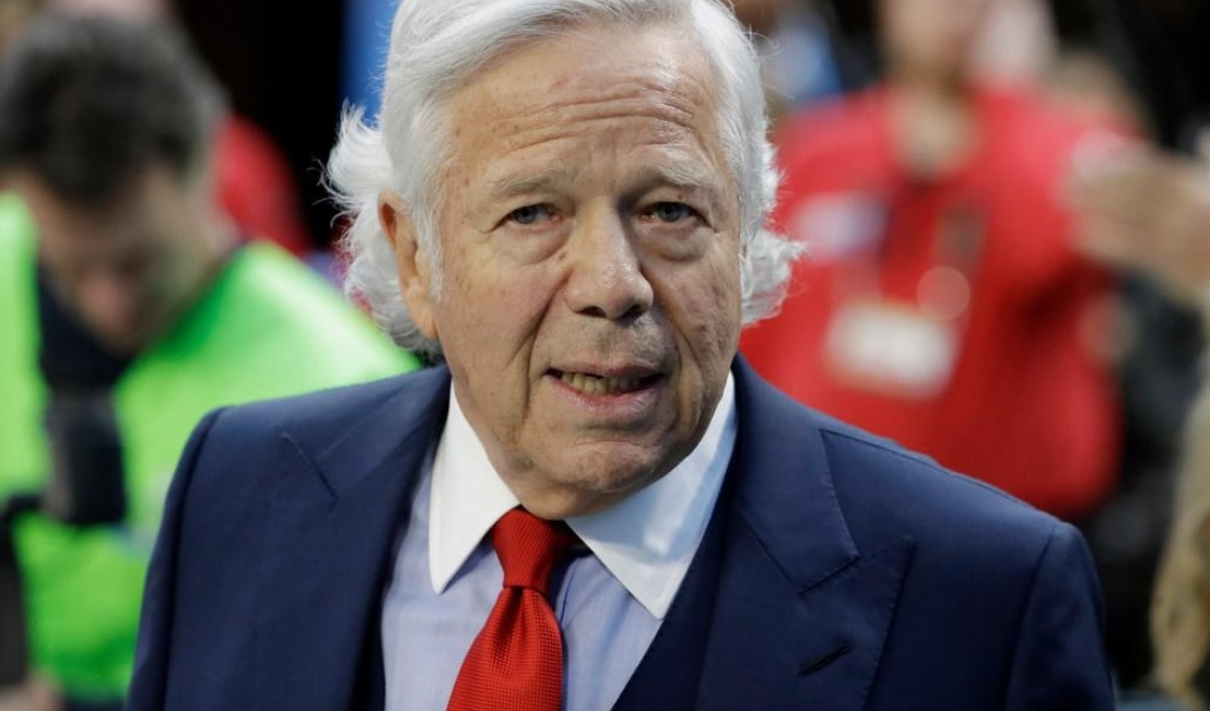 Florida prosecutors offer to drop charges against Patriots owner Robert Kraft